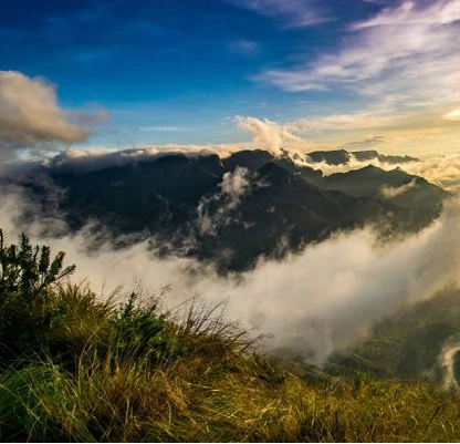 image of mountain fog kolukkumalai camping